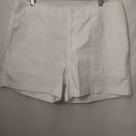 NORDSTROM SIGNATURE WHITE ON WHITE SHORTS - Picture 8 of 9